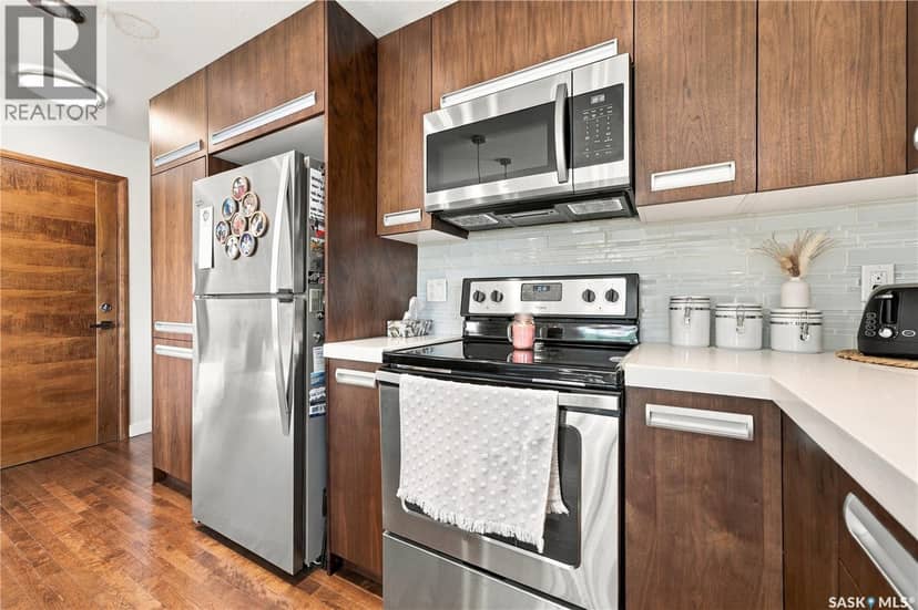 430 Pichler CRESCENT — photo 10 of 40