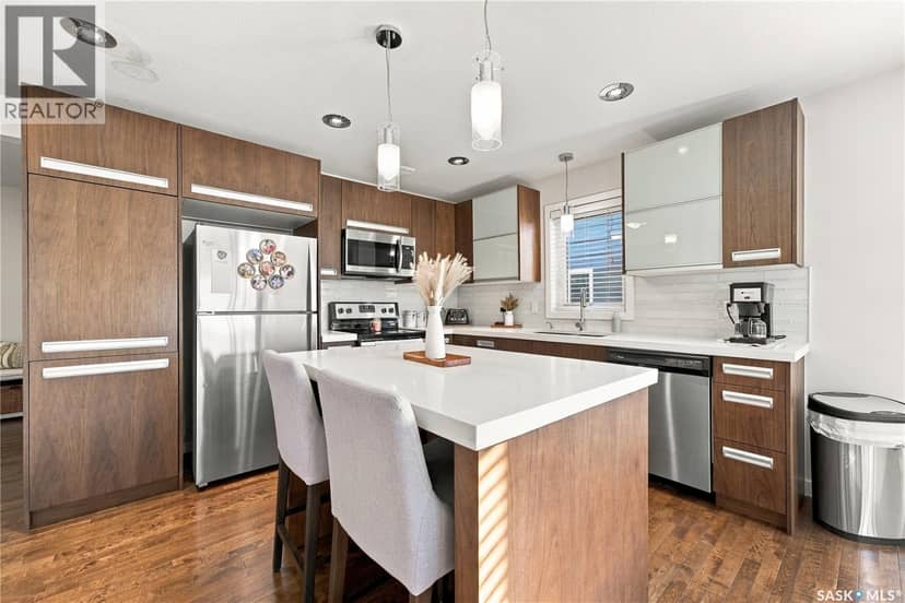 430 Pichler CRESCENT — photo 11 of 40