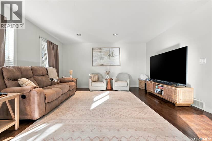 430 Pichler CRESCENT — photo 13 of 40