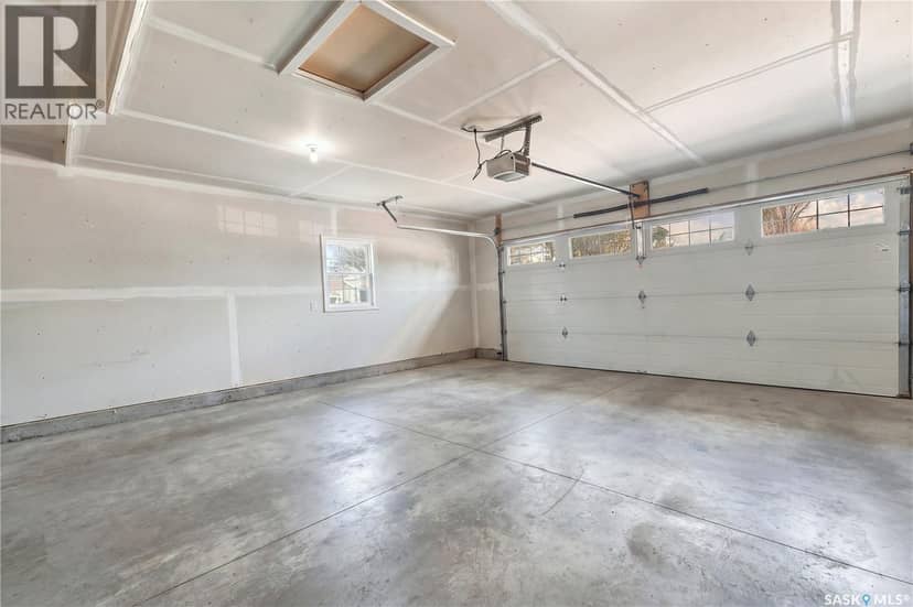 430 Pichler CRESCENT — photo 32 of 40