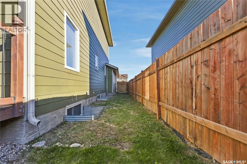 430 Pichler CRESCENT — photo 38 of 40