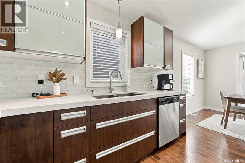 430 Pichler CRESCENT — photo 9 of 40
