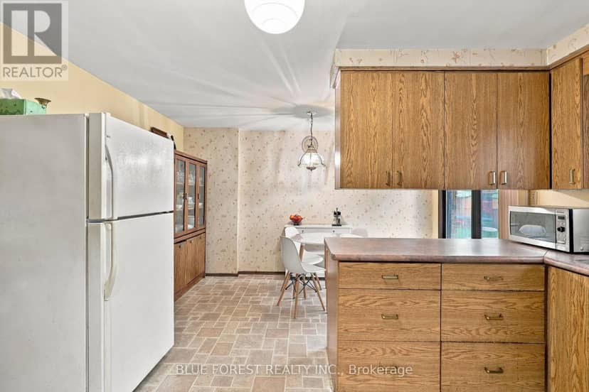 673 Galloway Crescent — photo 13 of 40