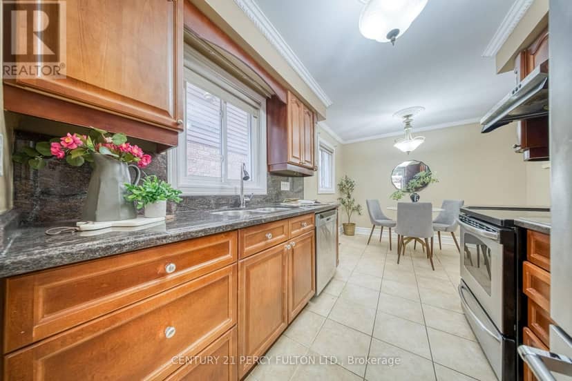 109 Swinton Crescent — photo 15 of 35