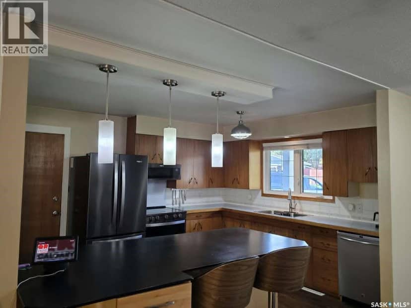 802 2nd STREET E — photo 11 of 18