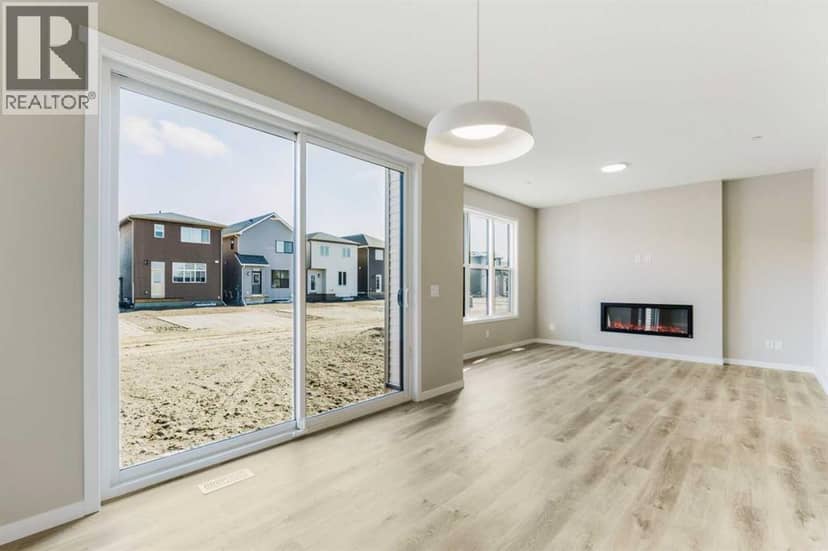 302 Hotchkiss Common SE — photo 10 of 35