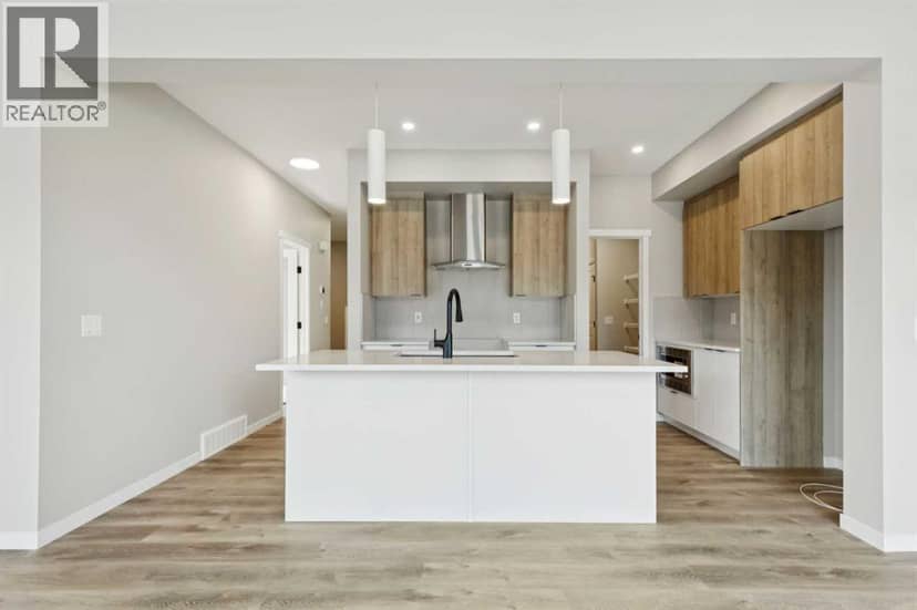 302 Hotchkiss Common SE — photo 12 of 35