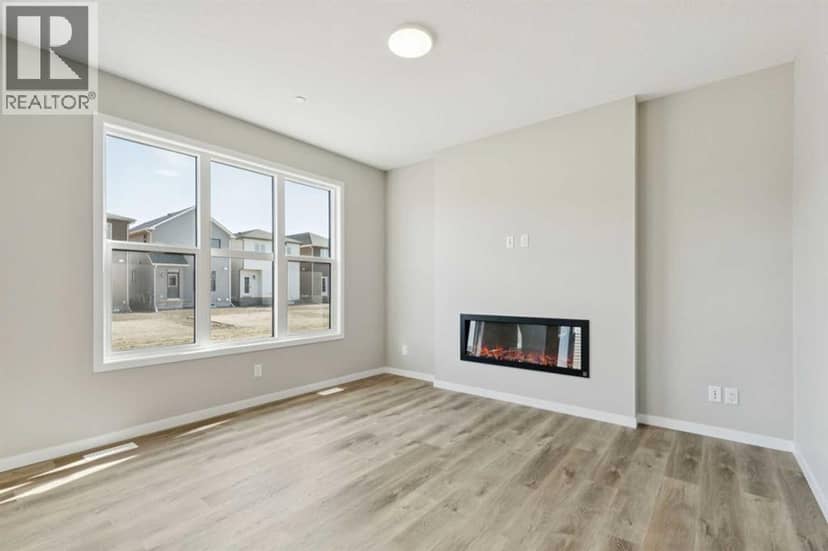 302 Hotchkiss Common SE — photo 13 of 35