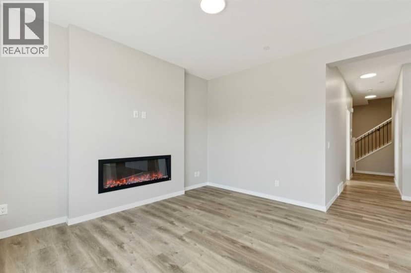 302 Hotchkiss Common SE — photo 14 of 35