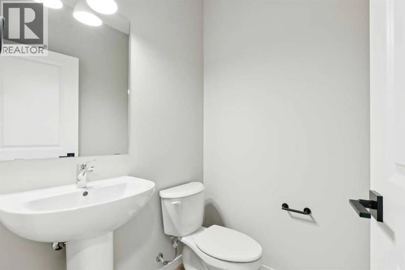 302 Hotchkiss Common SE — photo 18 of 35
