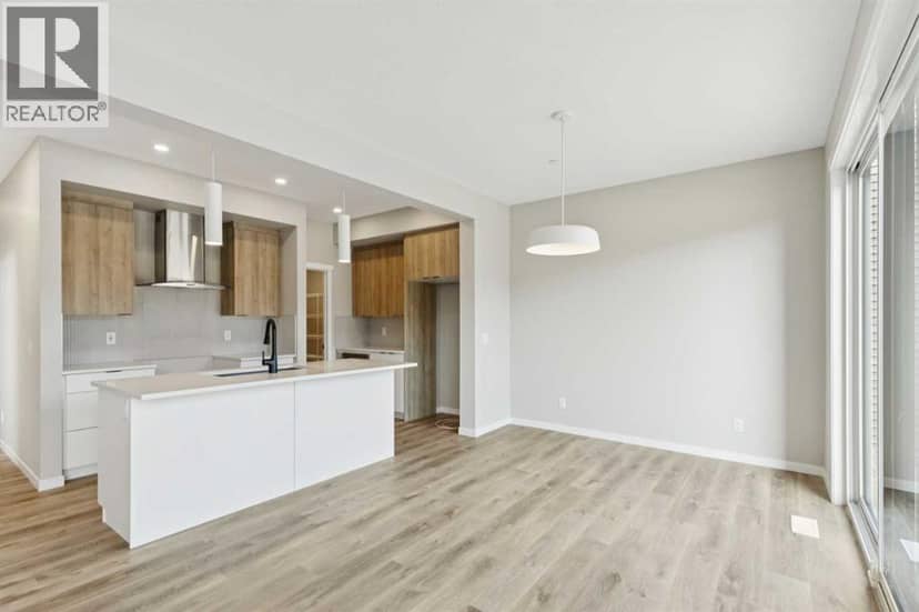 302 Hotchkiss Common SE — photo 9 of 35