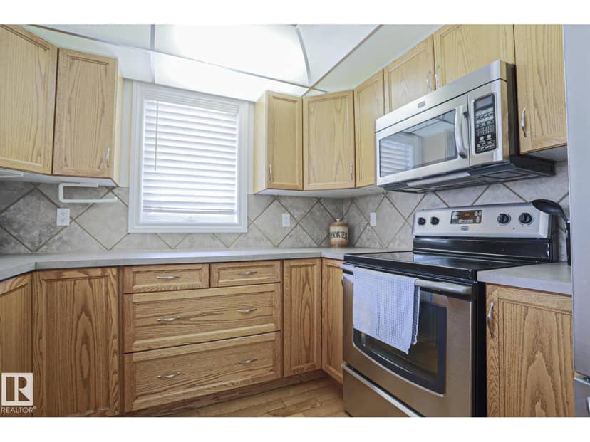 #131 11260 153 AV NW — photo 12 of 35