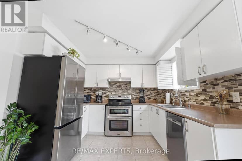 16 Piazza Crescent — photo 11 of 38