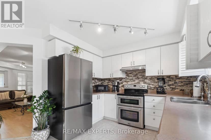 16 Piazza Crescent — photo 12 of 38