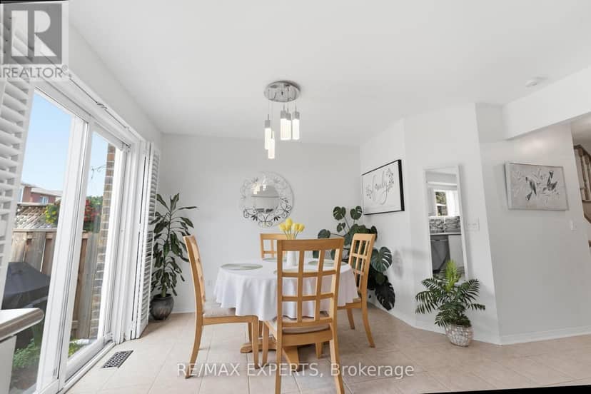 16 Piazza Crescent — photo 15 of 38