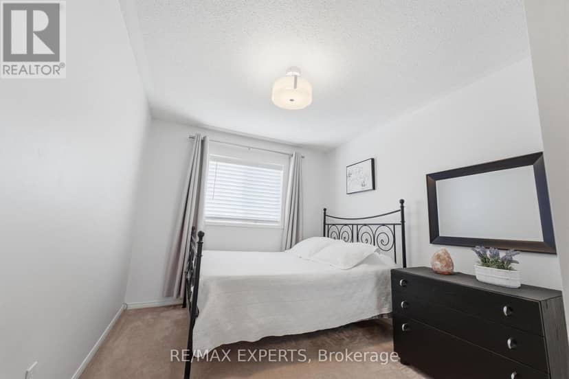16 Piazza Crescent — photo 17 of 38
