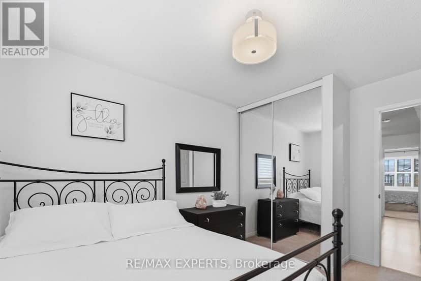 16 Piazza Crescent — photo 18 of 38