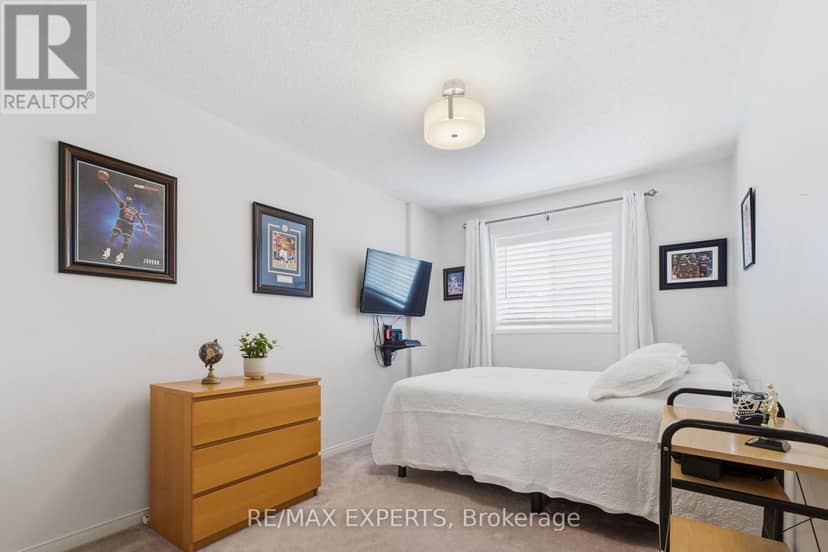 16 Piazza Crescent — photo 19 of 38