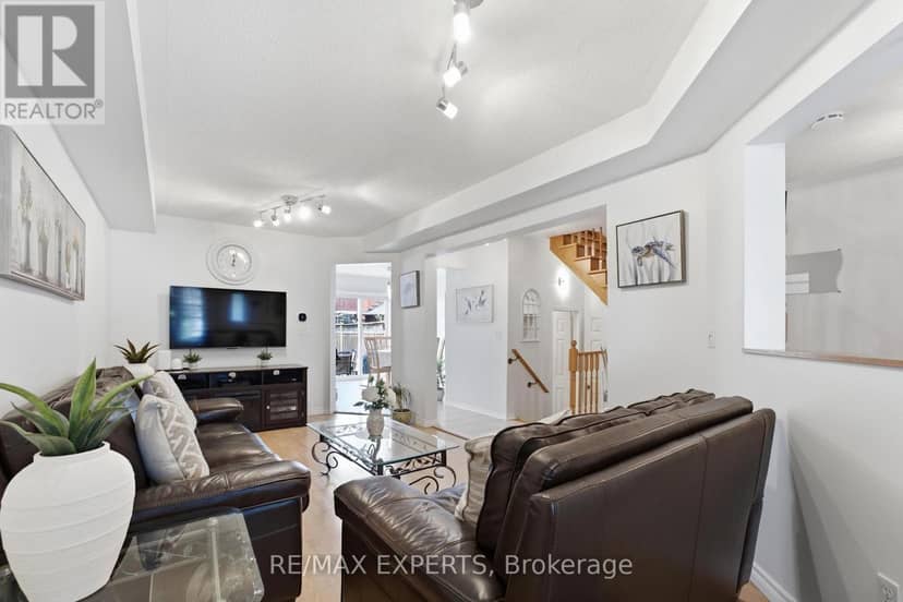 16 Piazza Crescent — photo 9 of 38