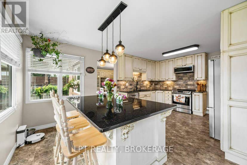 780 Muirfield Crescent — photo 10 of 40