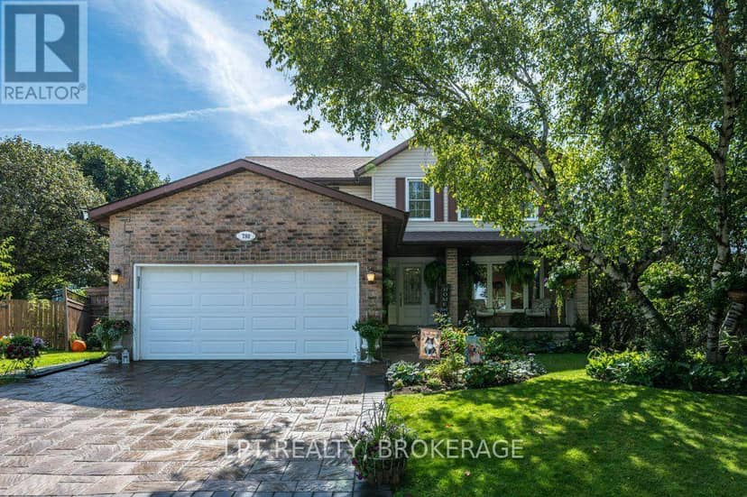 780 Muirfield Crescent — photo 2 of 40
