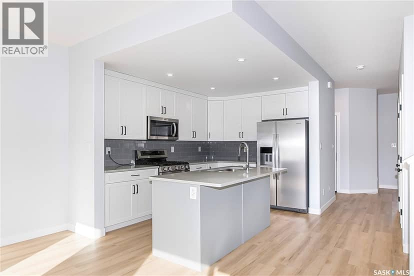 528 Myles Heidt MANOR — photo 10 of 35