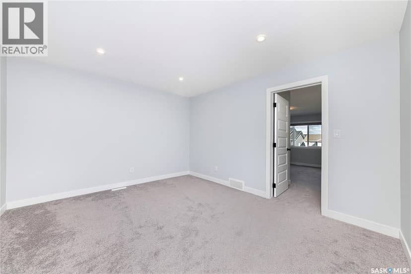 528 Myles Heidt MANOR — photo 17 of 35