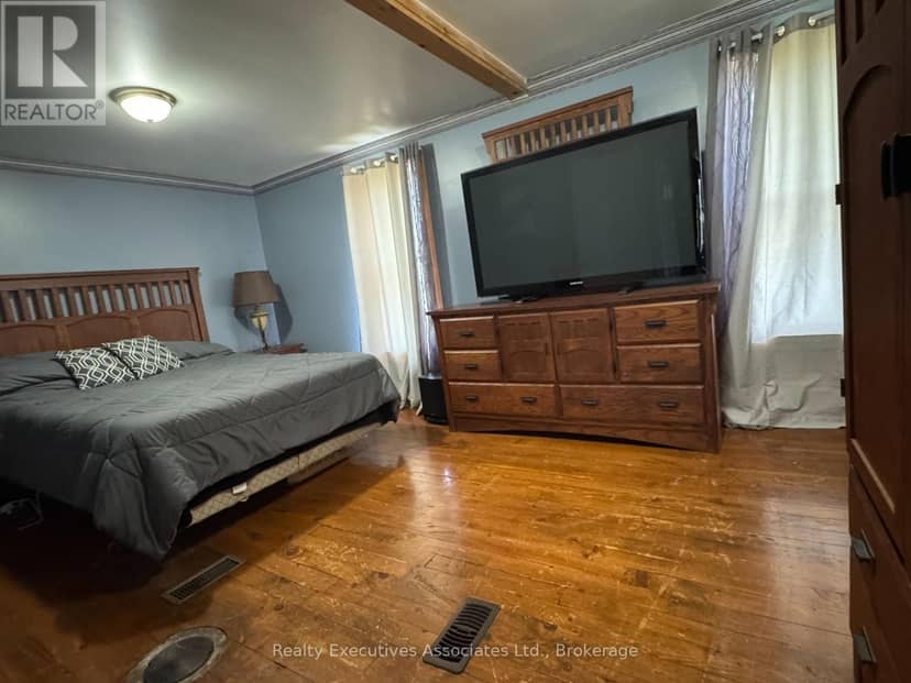 108 Godolphin Road — photo 11 of 25