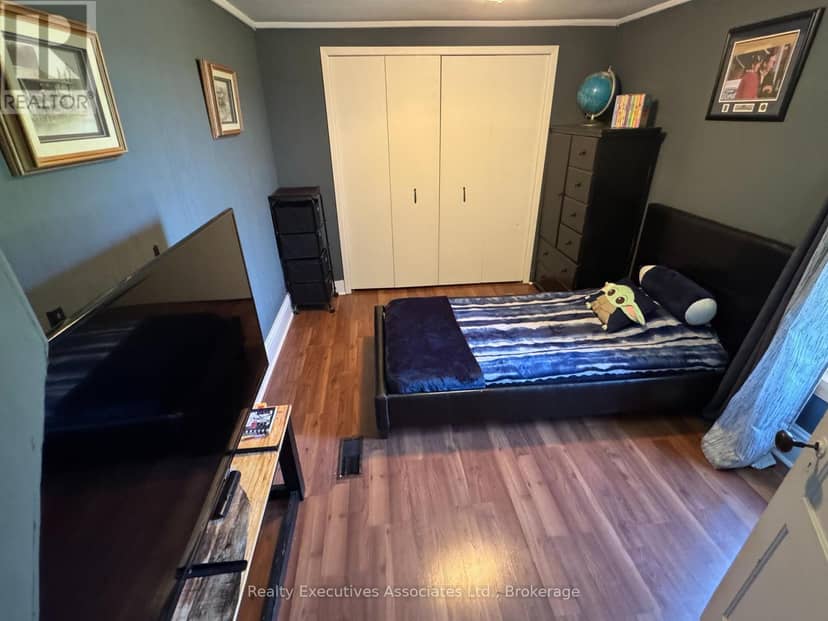 108 Godolphin Road — photo 16 of 25