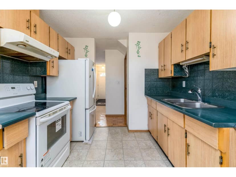 14737 25 ST NW, Edmonton
