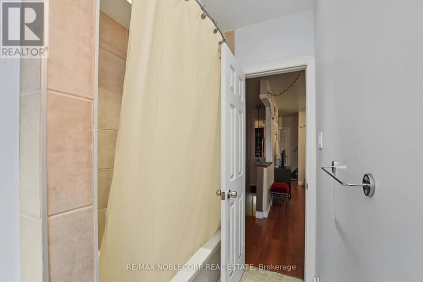 1035 Dovercourt Road — photo 13 of 40