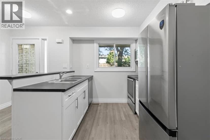 211 VERONICA Drive Unit# 8 — photo 8 of 34