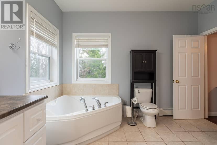 10 Sylvania Terrace — photo 15 of 40