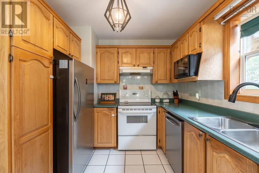10 Sylvania Terrace — photo 18 of 40