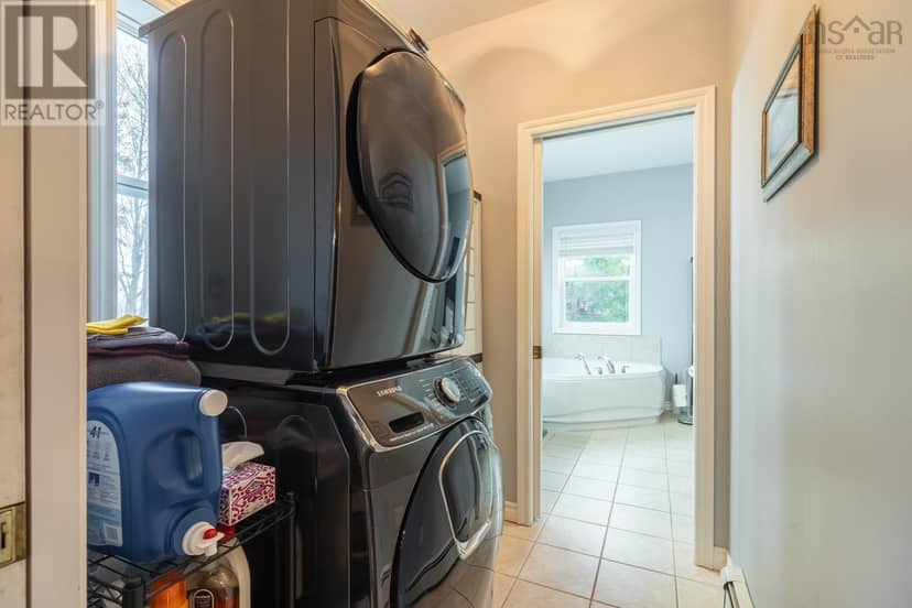 10 Sylvania Terrace — photo 16 of 40
