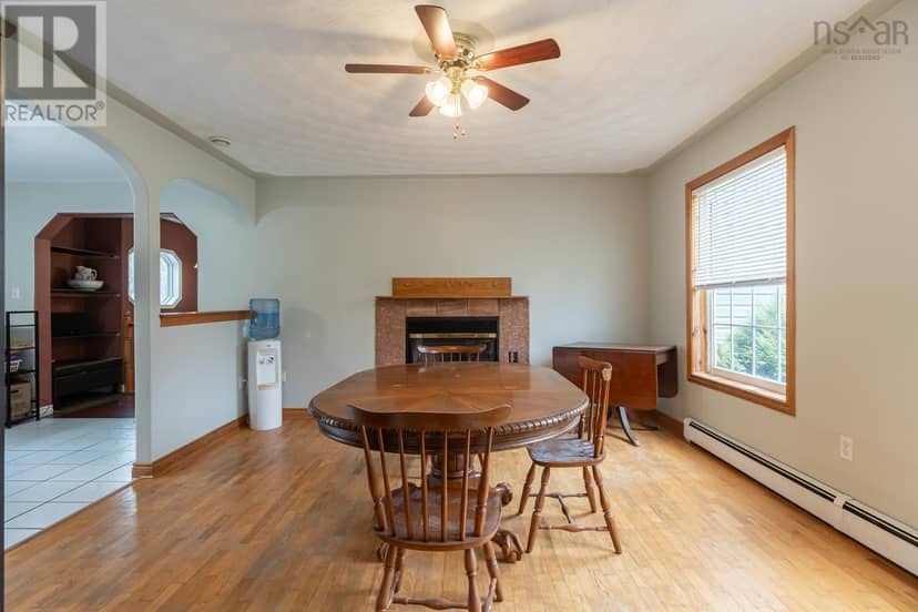 10 Sylvania Terrace — photo 20 of 40