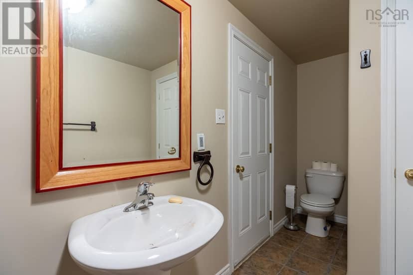 10 Sylvania Terrace — photo 33 of 40