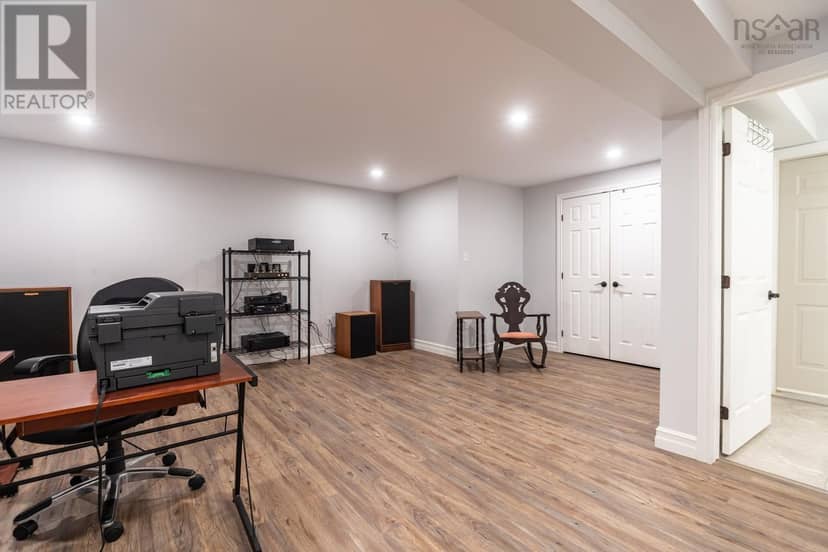 10 Sylvania Terrace — photo 5 of 40