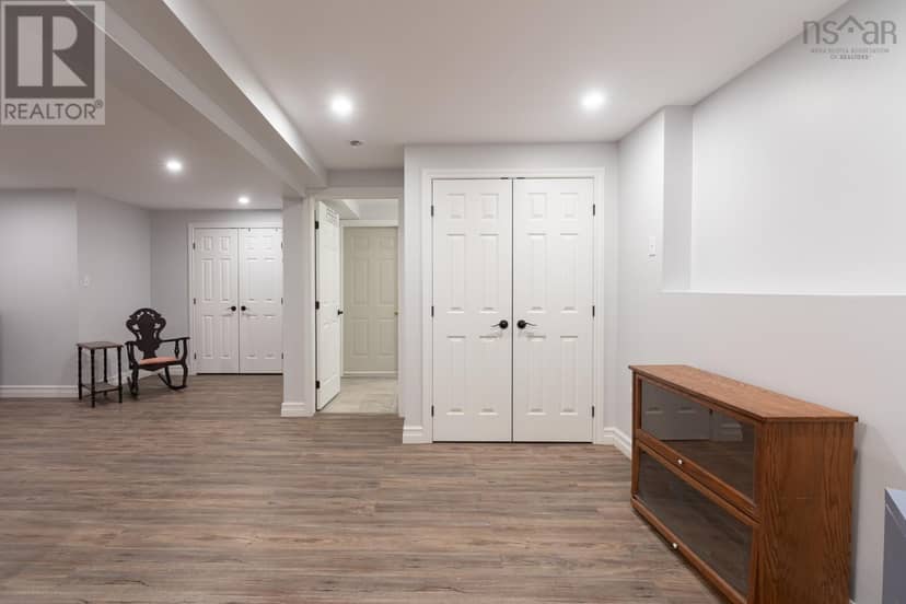 10 Sylvania Terrace — photo 6 of 40
