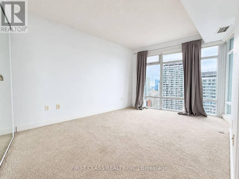 2912 - 2181 Yonge Street — photo 10 of 15
