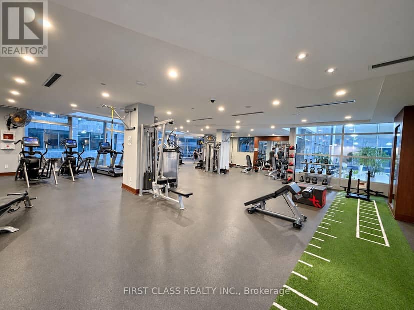 2912 - 2181 Yonge Street — photo 14 of 15
