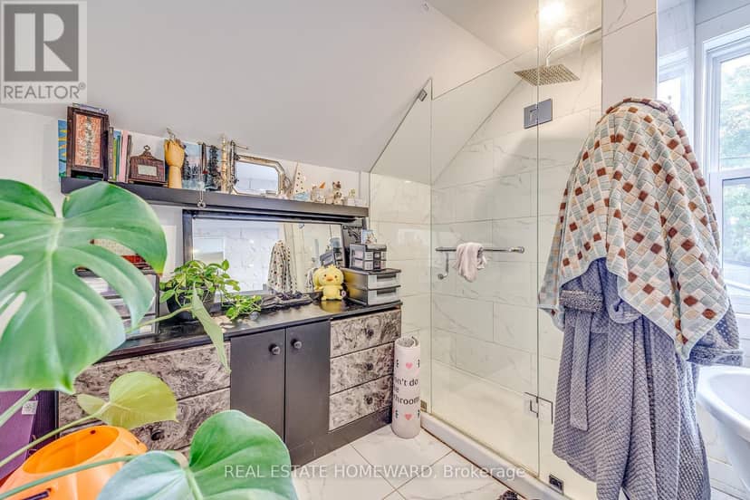 5164 St Lawrence Avenue — photo 15 of 27