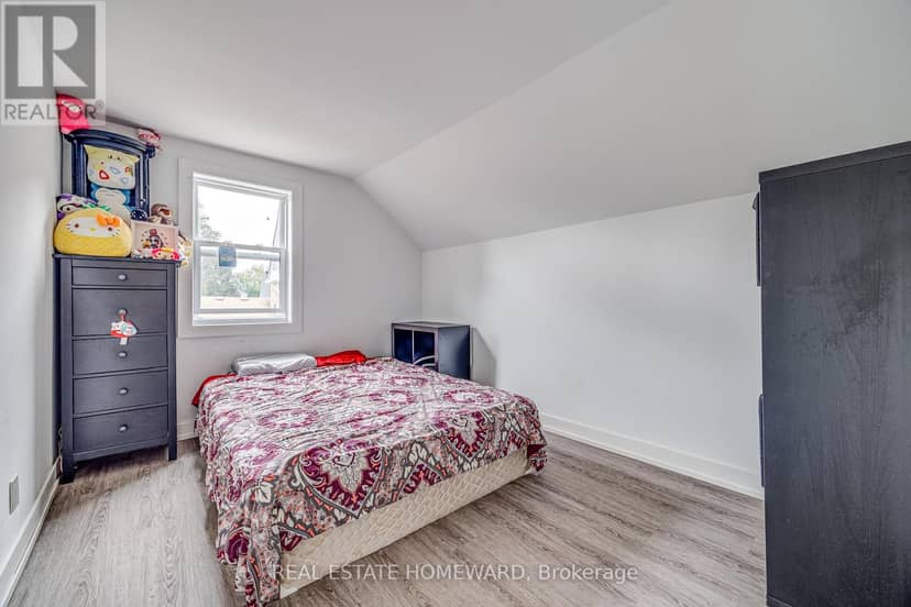 5164 St Lawrence Avenue — photo 16 of 27