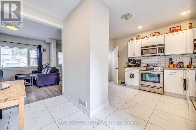 5164 St Lawrence Avenue — photo 10 of 27