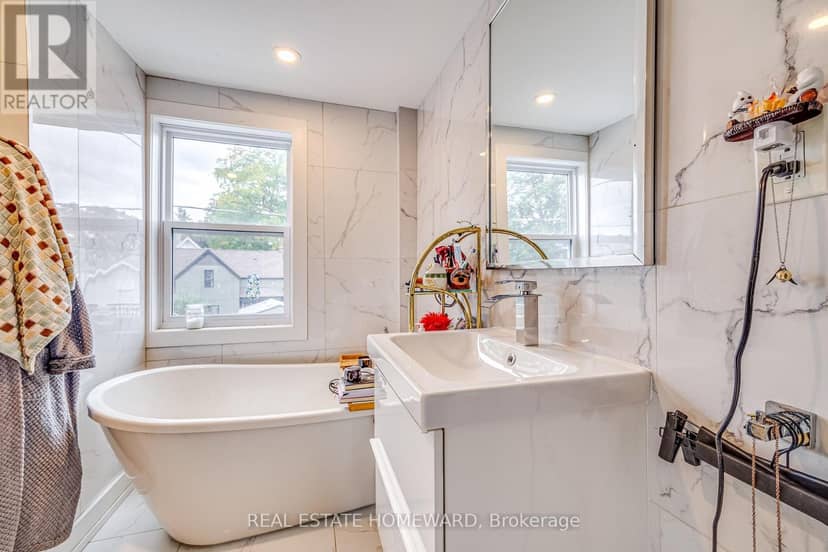 5164 St Lawrence Avenue — photo 3 of 27