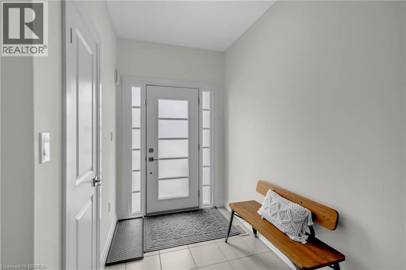 536 GREY Street — photo 4 of 32