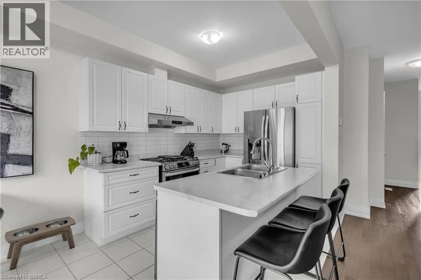 536 GREY Street — photo 9 of 32