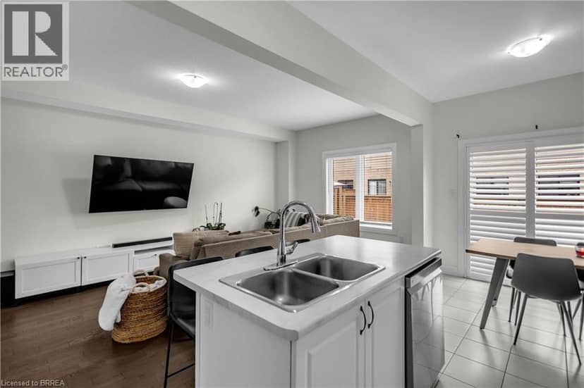 536 GREY Street — photo 11 of 32