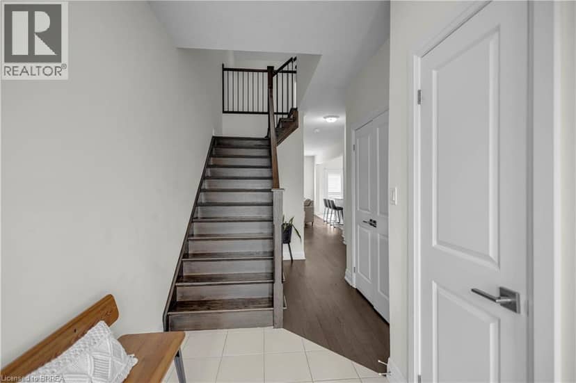 536 GREY Street — photo 3 of 32