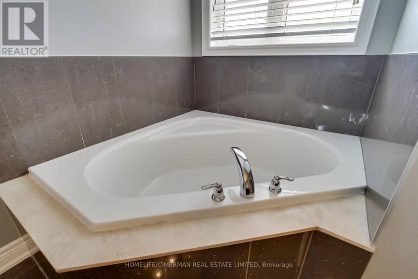 88 Chelsea Crescent — photo 34 of 40